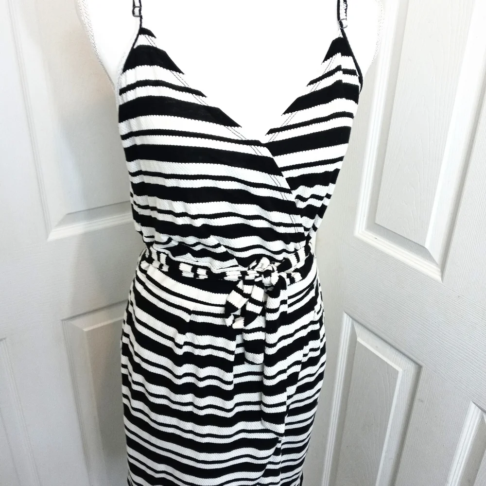 NWT Universal Thread Wrap Style Dress - Picture 2 of 7